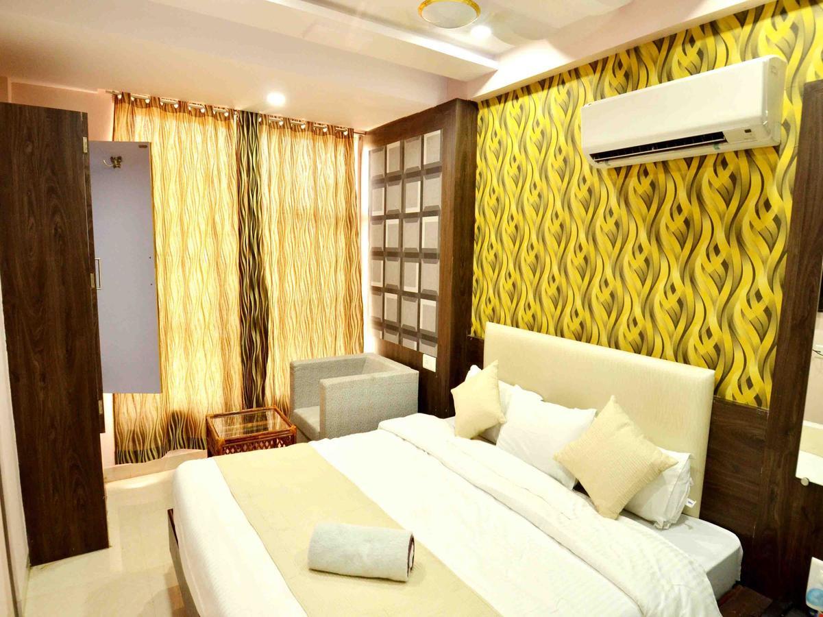 Oyo 2403 Hotel Aamantran Avenue Ujjain Buitenkant foto