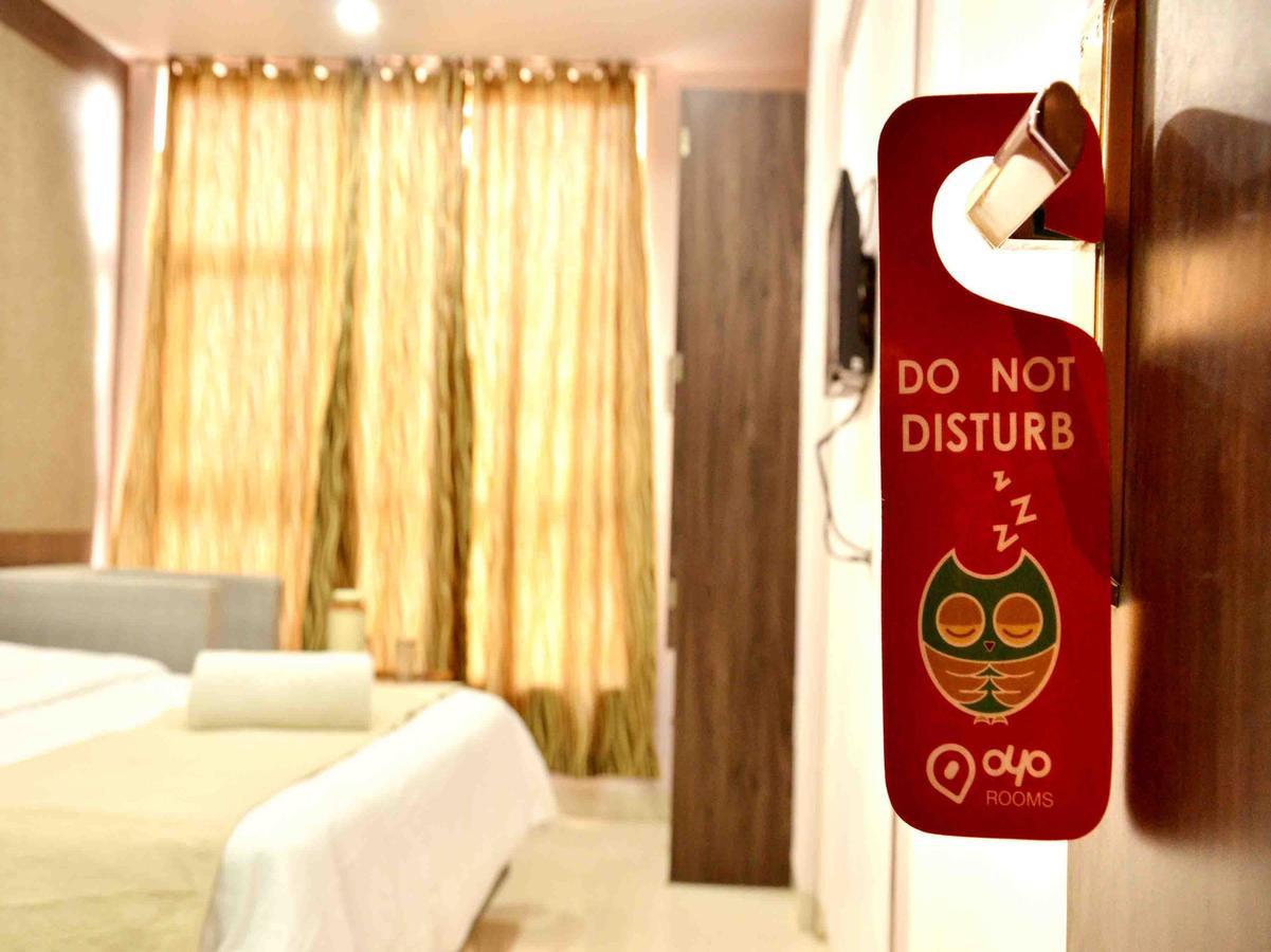 Oyo 2403 Hotel Aamantran Avenue Ujjain Buitenkant foto