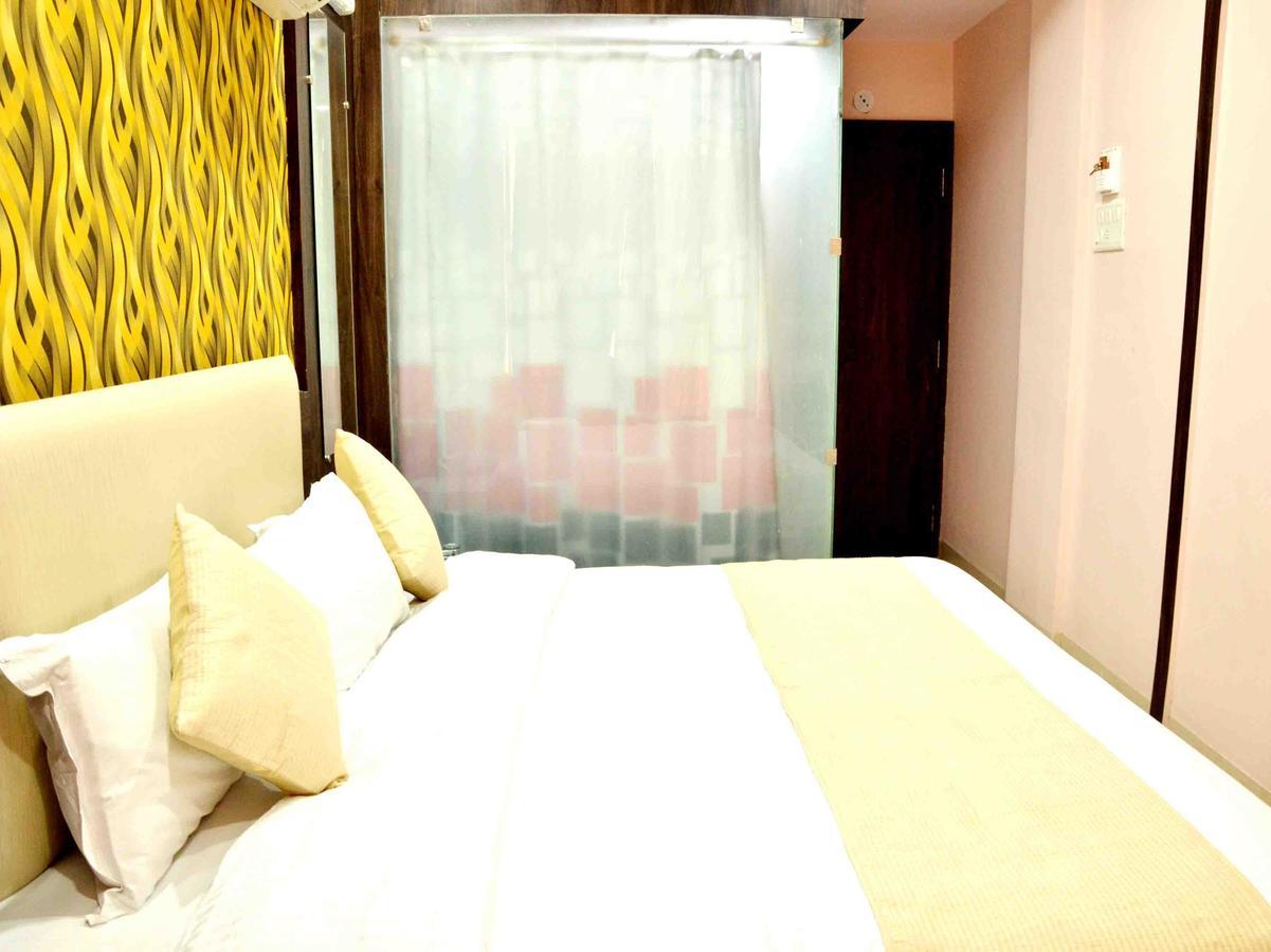 Oyo 2403 Hotel Aamantran Avenue Ujjain Buitenkant foto