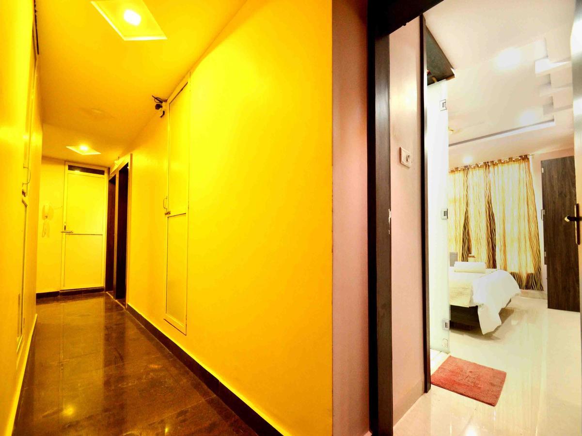 Oyo 2403 Hotel Aamantran Avenue Ujjain Buitenkant foto