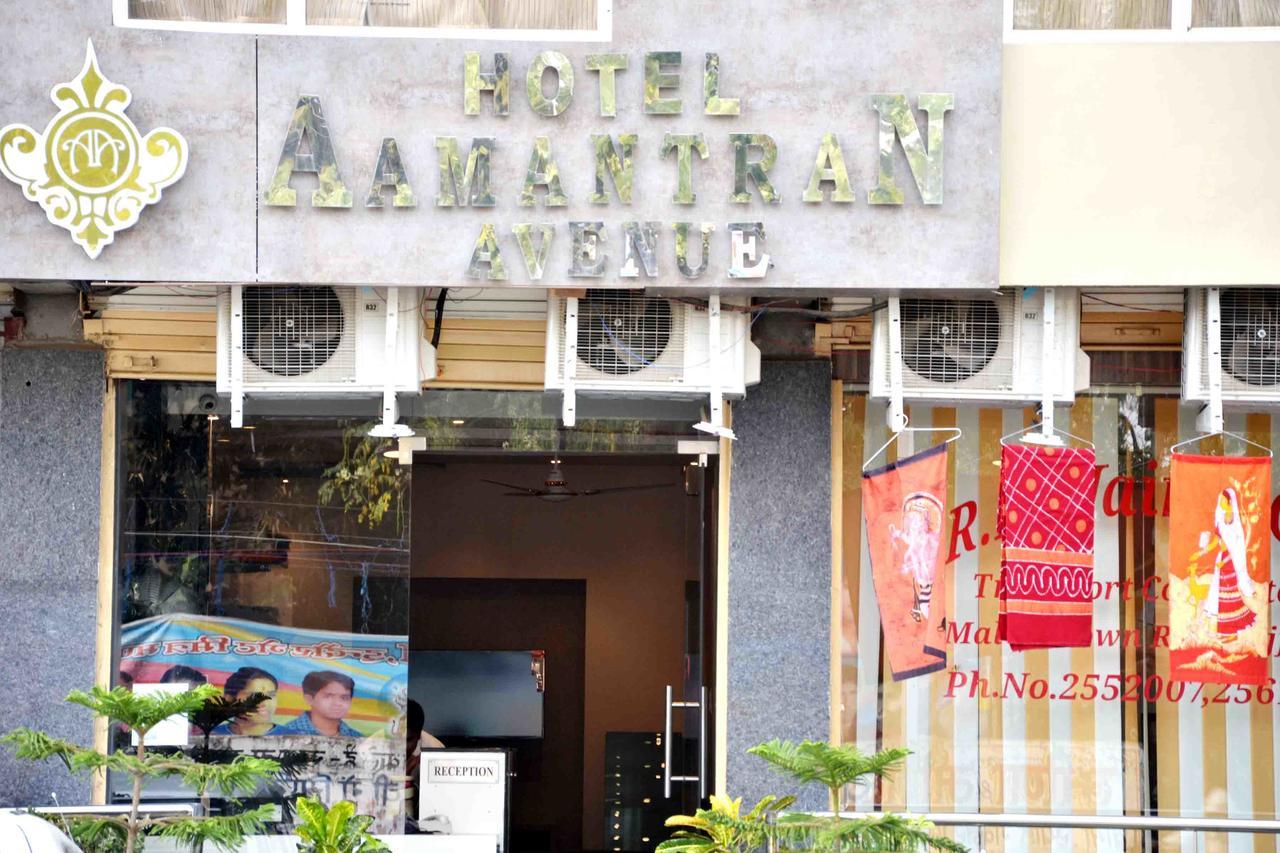 Oyo 2403 Hotel Aamantran Avenue Ujjain Buitenkant foto