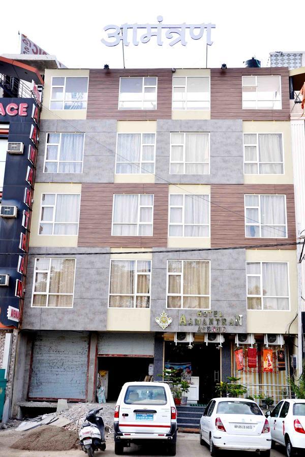 Oyo 2403 Hotel Aamantran Avenue Ujjain Buitenkant foto