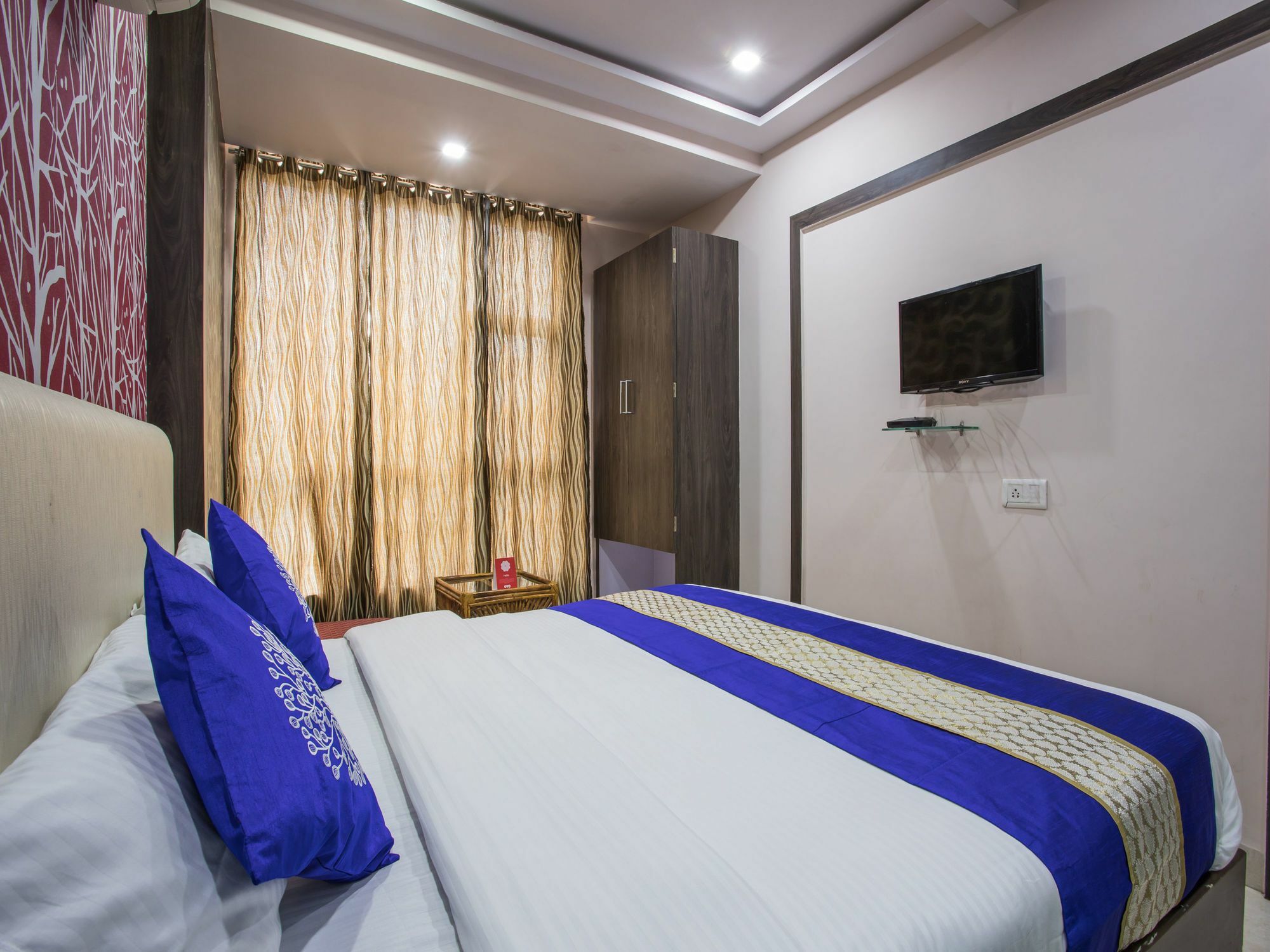 Oyo 2403 Hotel Aamantran Avenue Ujjain Buitenkant foto